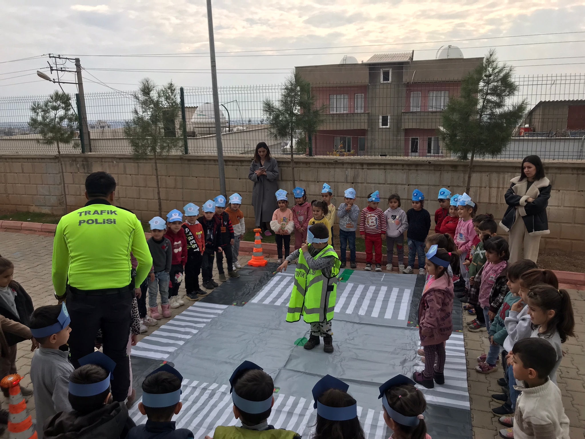 Toplum Destekli Polislik Personelince Vatandaşlar Bilgilendiriliyor