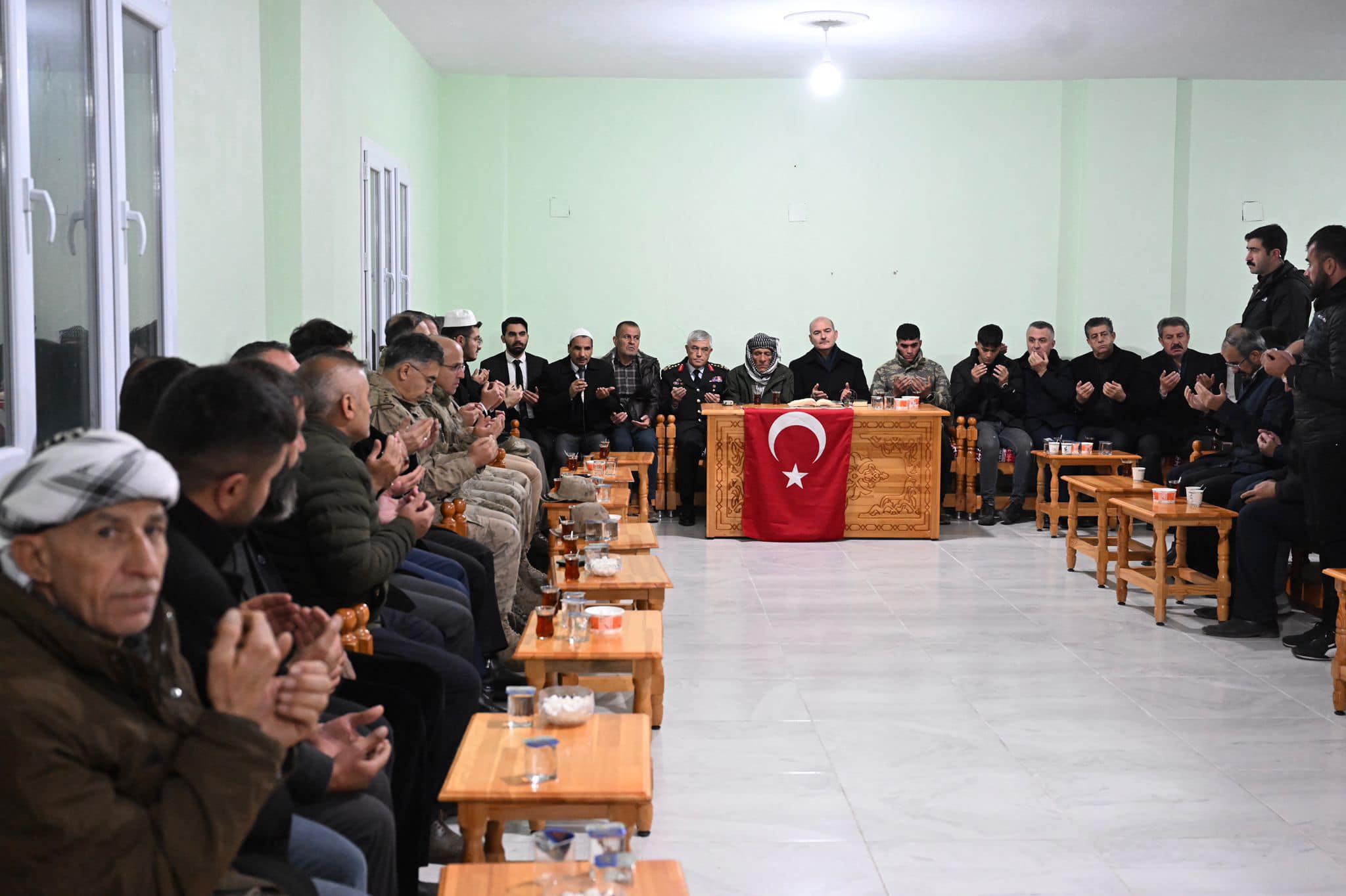 İçişleri Bakanı Süleyman Soylu Şehit Olan Nimet Encu’nun Âlisine Taziyede Bulundu