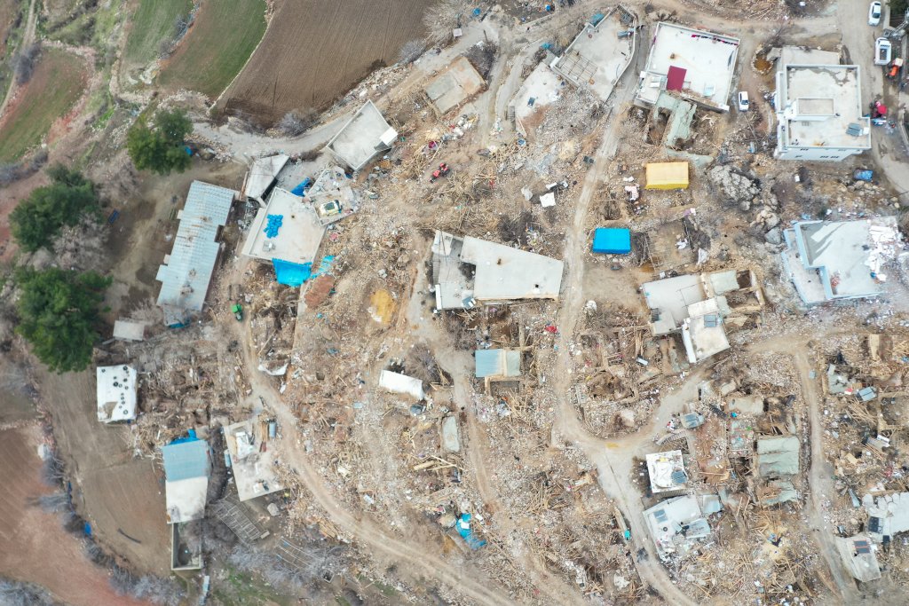 280 haneli beldede depremden 15 ev sağlam kalabildi