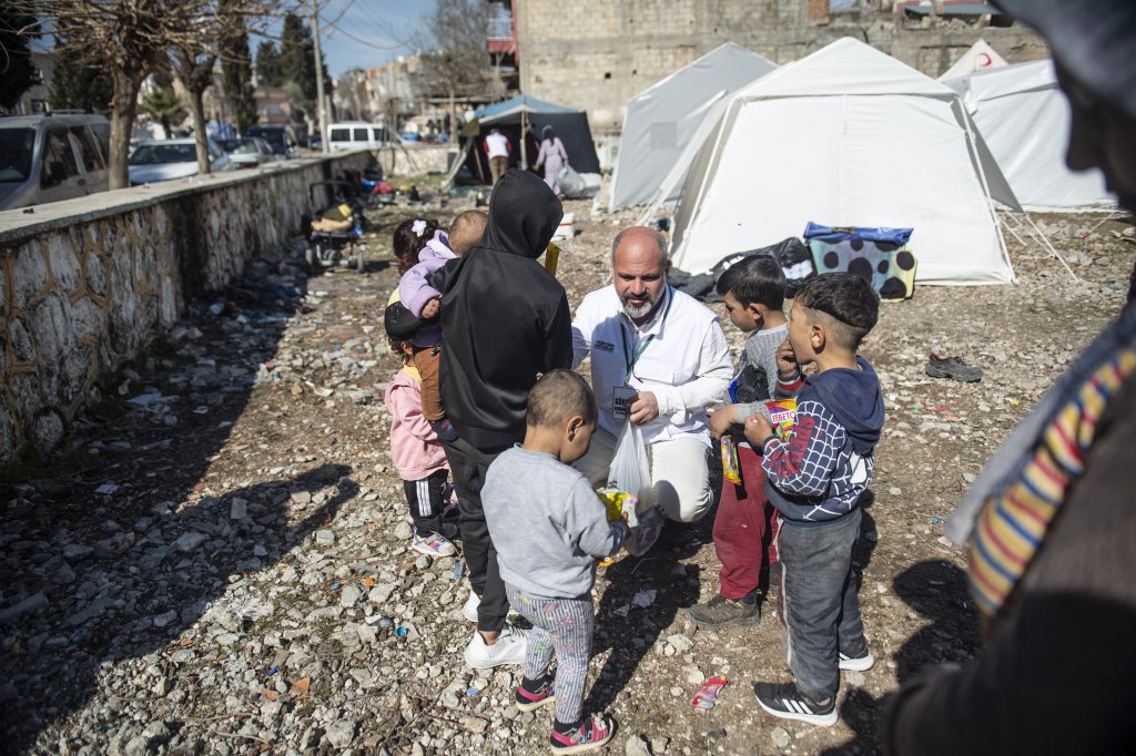 "Yeryüzü Doktorları" Adıyaman'da depremzedeleri sağlık kontrolünden geçiriyor