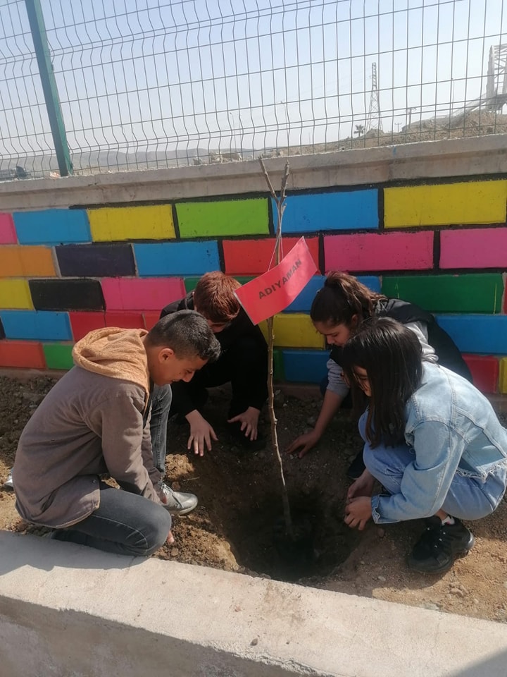 Deprem Felaketinde Hayatını Kaybedenlerin Anısına Fidan Dikildi