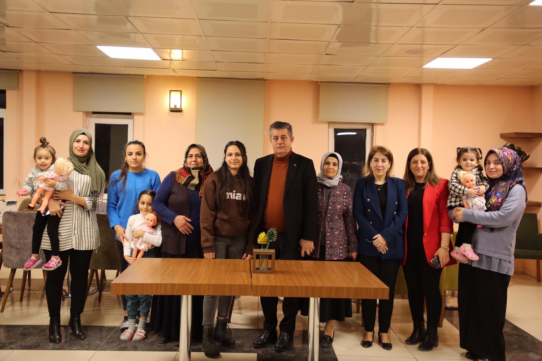 Başkan Yarka'dan Depremzedeli  Kadınlara 8 Mart Ziyareti