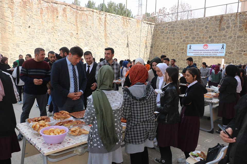 Cizre’de Depremzedeler Yararına Kermes Düzenlendi