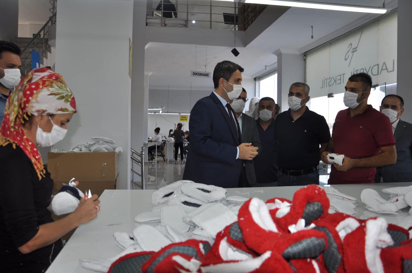 KAYMAKAM KURUCA,  TEKSTİL ATÖLYELERİNİ ZİYARET ETTİ