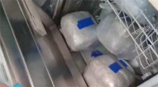 Buzdolabına zulalanmış 81 kilogram uyuşturucu ele geçirildi
