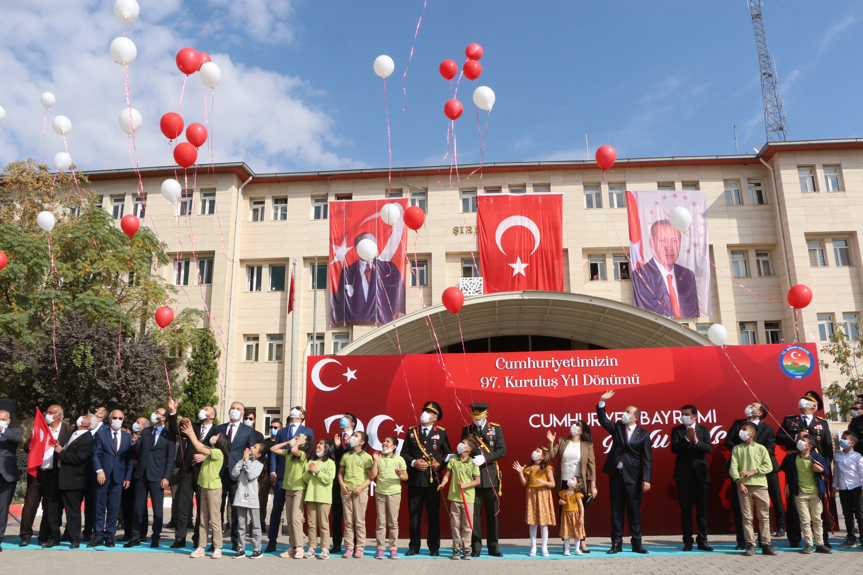 ŞIRNAK'TA KONVOYLU CUMHURİYET BAYRAMI KUTLAMASI