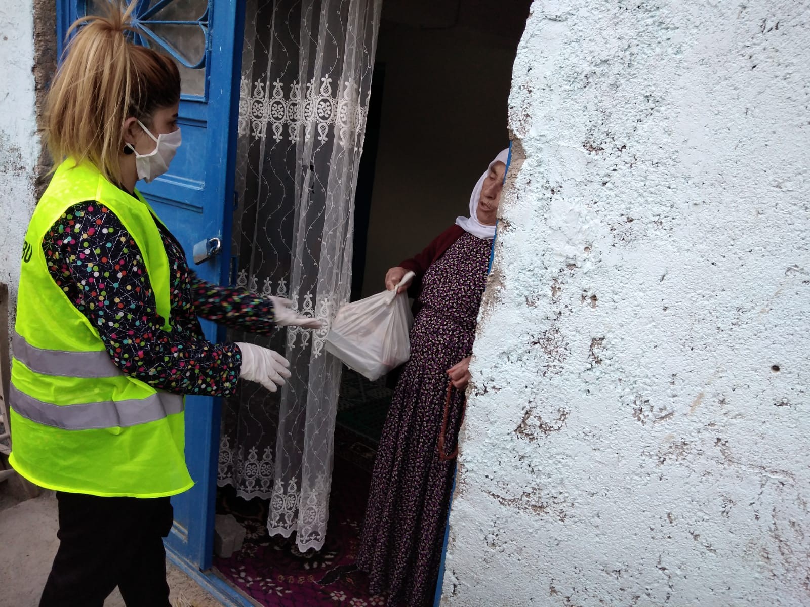 Uludere'de ihtiyaç sahibi ailelere iftar yemeği servisi