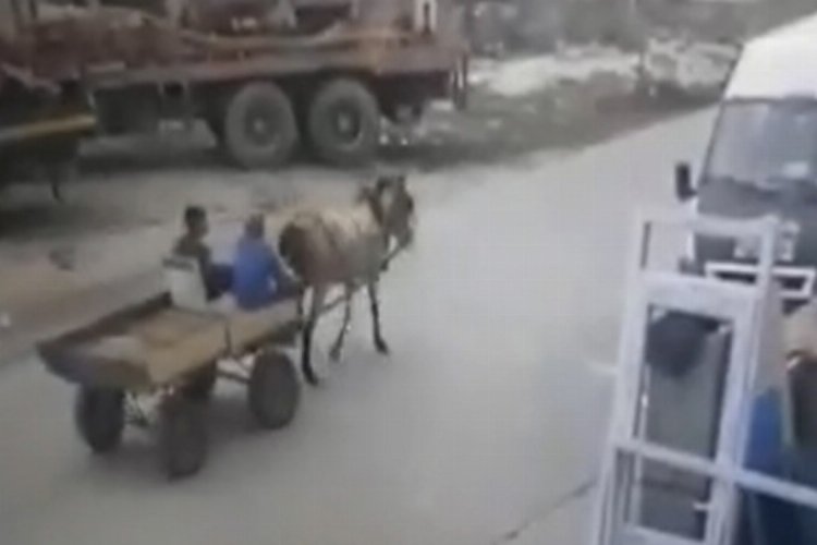 İki Kadının At Arabasıyla Hırsızlık Yaptığı Anlara Güvenlik Kamerasında