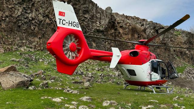 Helikopter Ambulans Kayalıklarda Mahsur Kalan Vatandaş İçin Havalandı