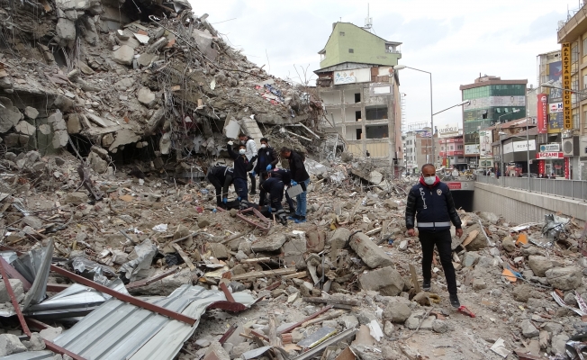 Depremden 2 ay sonra Enkazda erkek cesedi bulundu