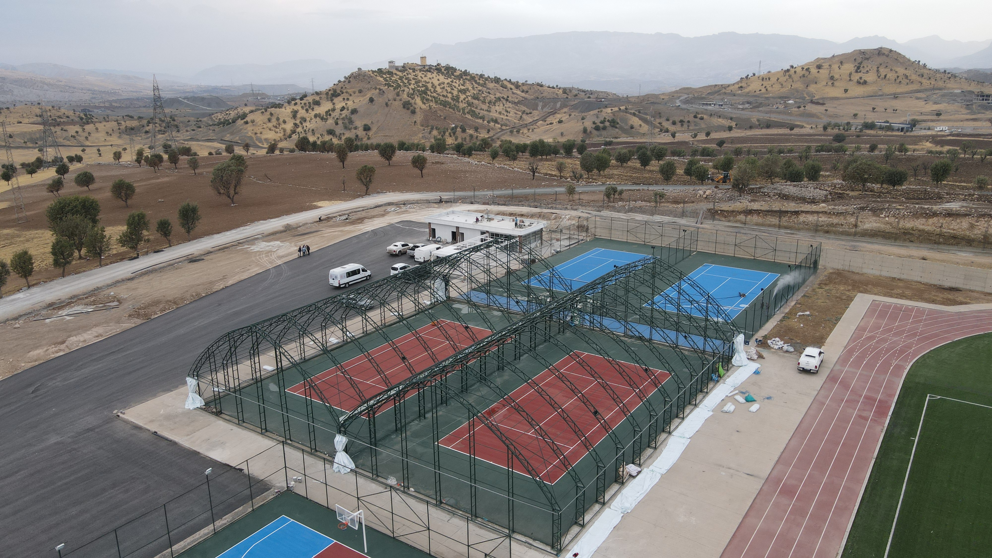 Şırnak’ta Ödüllü Tenis Turnuvası