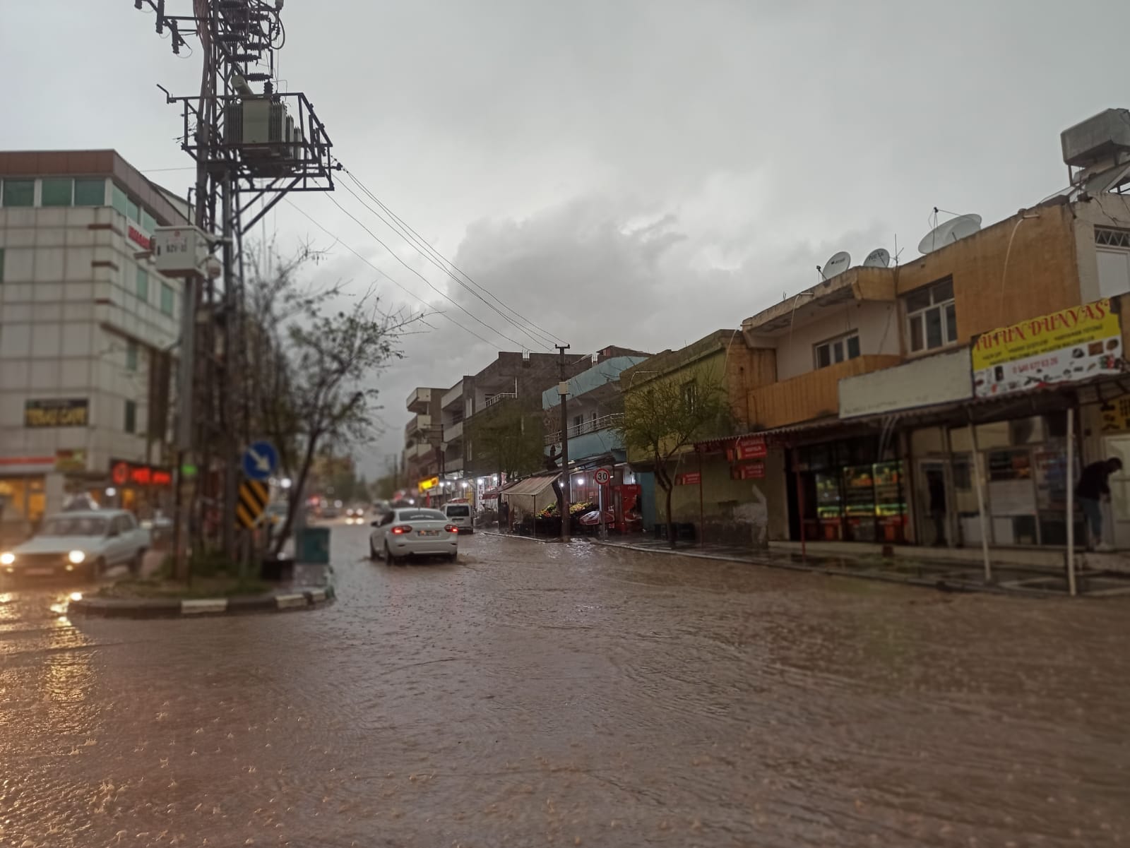 Şanlıurfa'da sağanak etkili oldu