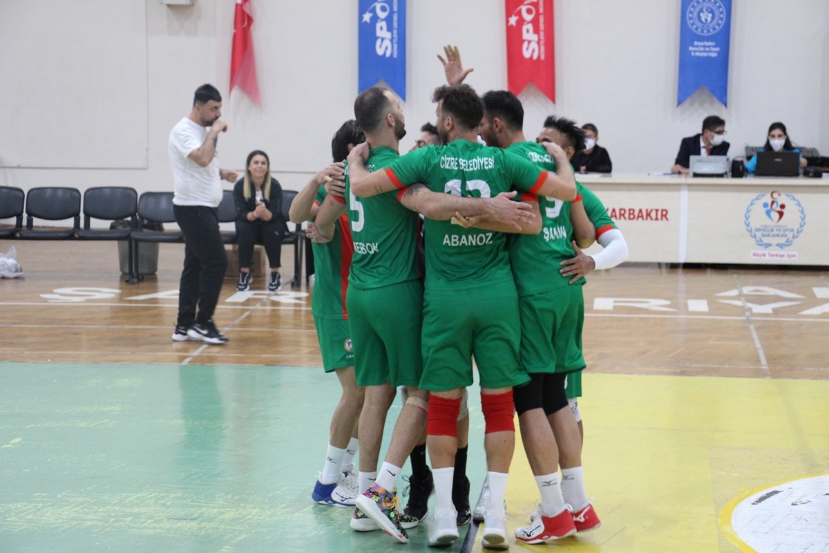 Cizre Belediyesi erkek voleybol takımı 5'te 5 yaptı