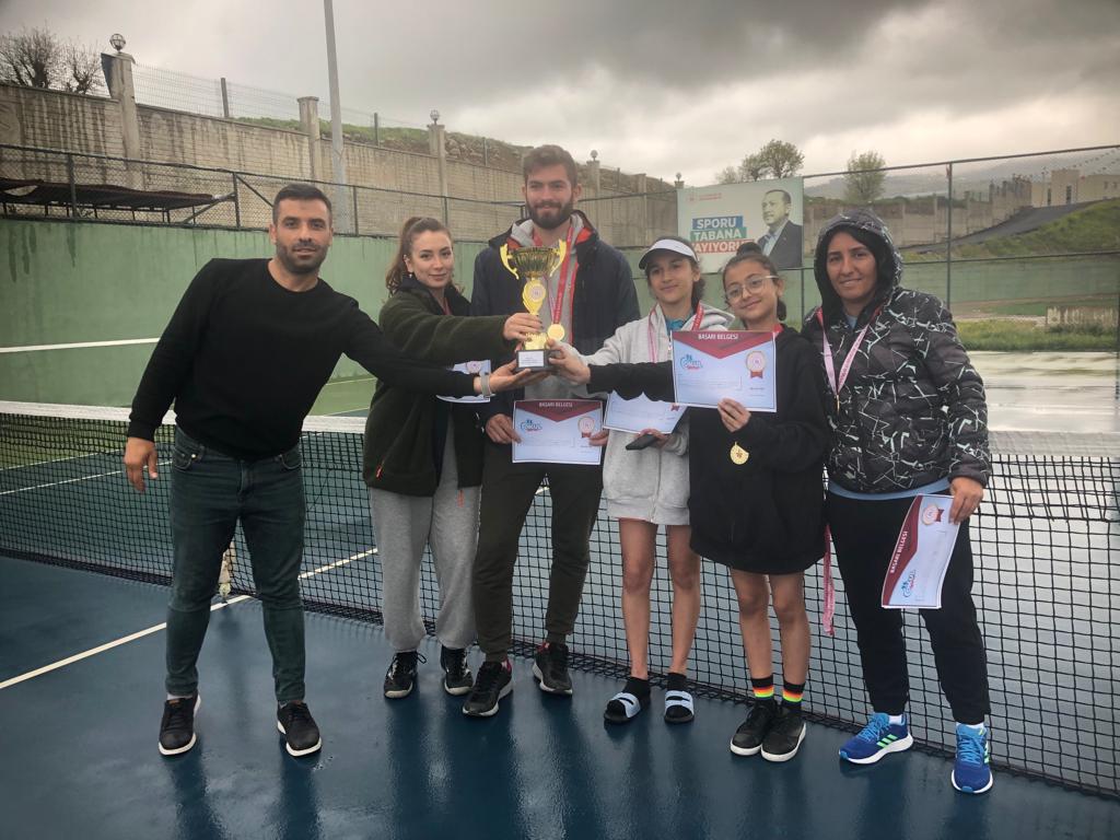 Şırnak'ta Okul Sporları Yıldızlar Tenis Bölge Birinciliği Müsabakaları Sona Erdi