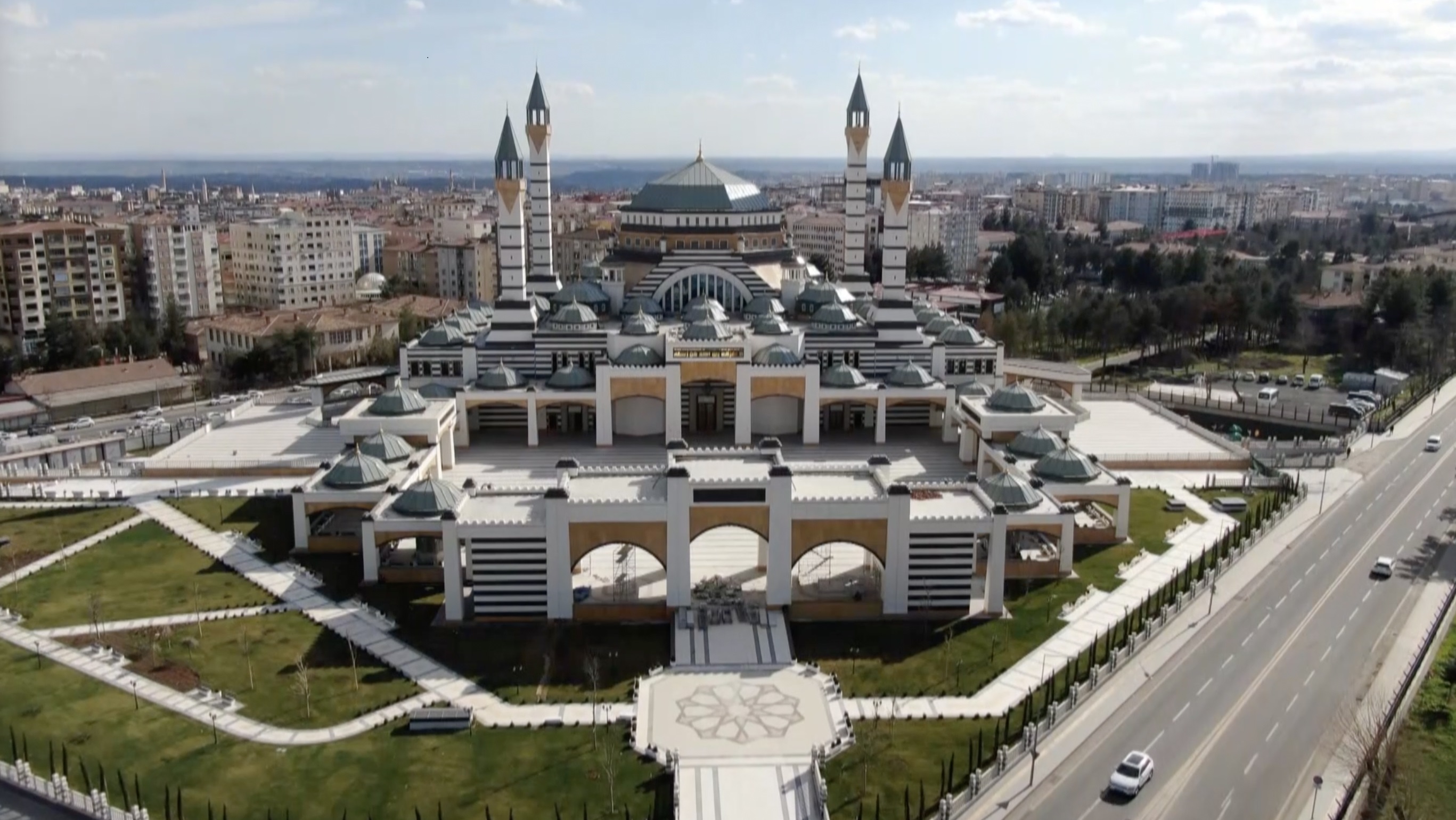 Selahaddin Eyyubi Camii ibadete açıldı