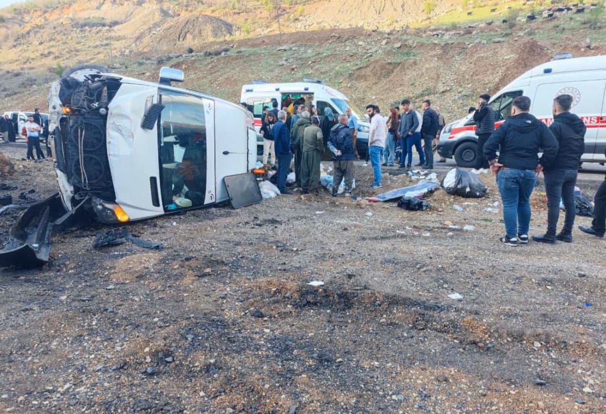 Şırnak'ta yolcu minibüsü devrildi 8 kişi yaralandı