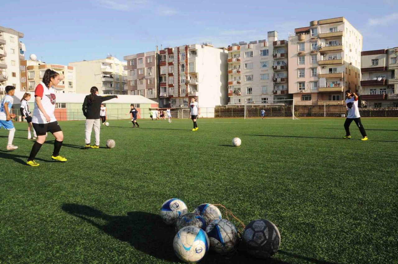 Cizreli Kızların Futbol Tutkusu