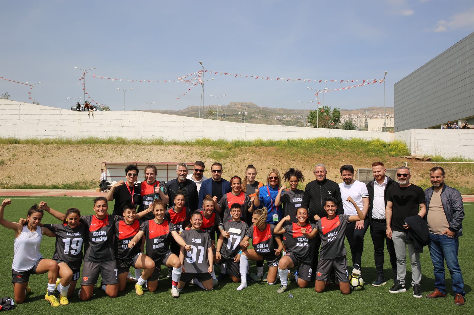 Şırnak Belediyesi Kadın Futbol Takımı Denizli'yi 2-0 Yenerek PLAY-OFF'a Kaldı