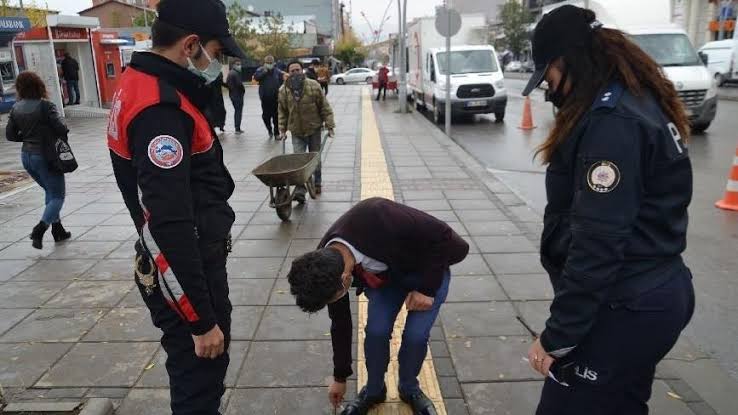 Cadde ve sokaklarda sigara içmek yasaklandı