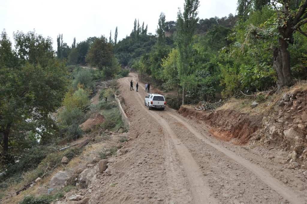 GÖRÜMLÜ BELDESİNİN BAĞ YOLU SORUNU ÇÖZÜLDÜ