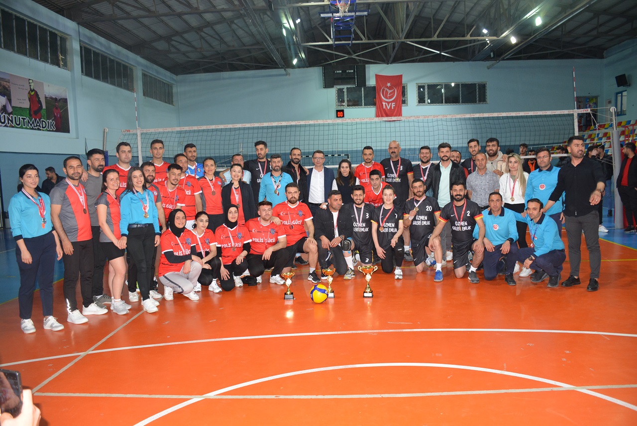 Silopi'de Kurumlar Arası Voleybol Turnuvası Düzenlendi