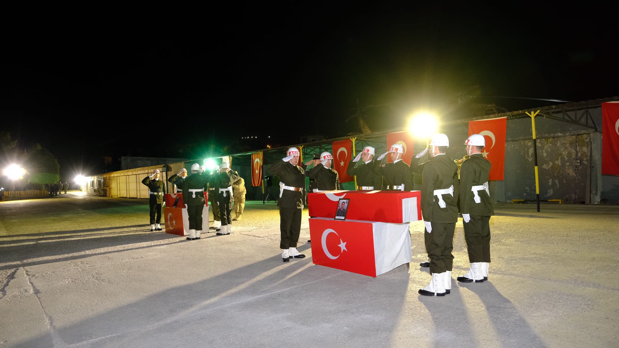 Vali Bilgin ve Başkan Yarka  Şırnak'ta Şehit Olan Askerlerin Cenaze Törenine Katıldı