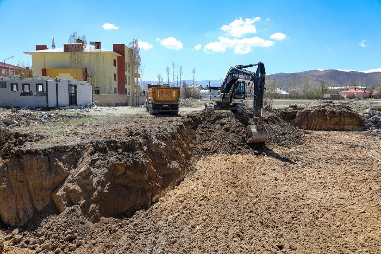 Van'da  126 konut ve 11 iş yerinin temeli atıldı