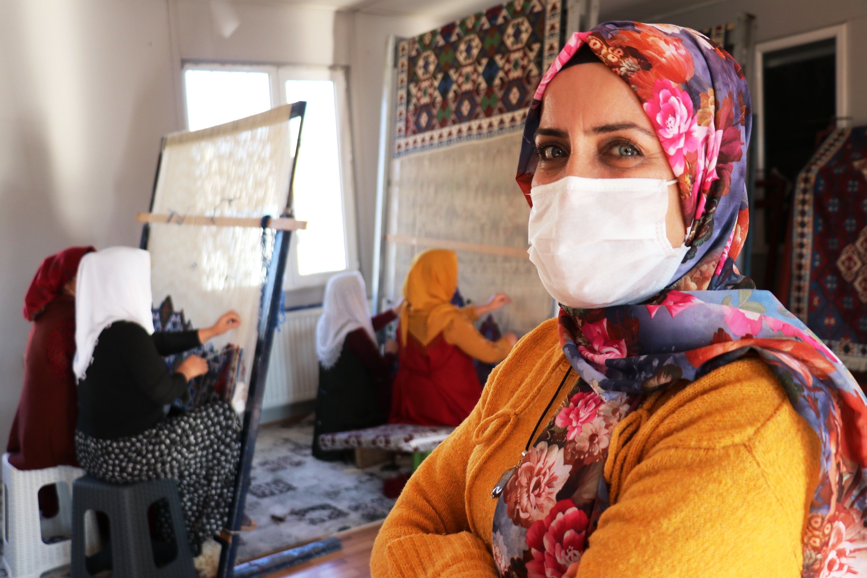 VAN KİLİMLERİNİN MOTİFLERİ GELECEK NESİLLERE AKTARILACAK