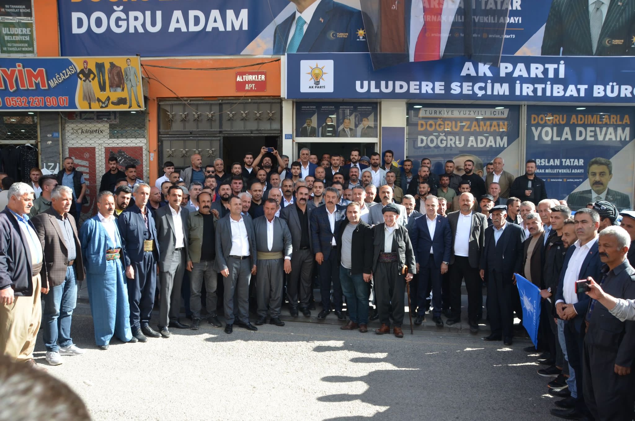AK Parti Şırnak milletvekili adayı Tatar, Uludere'de vatandaşlarla bir araya geldi