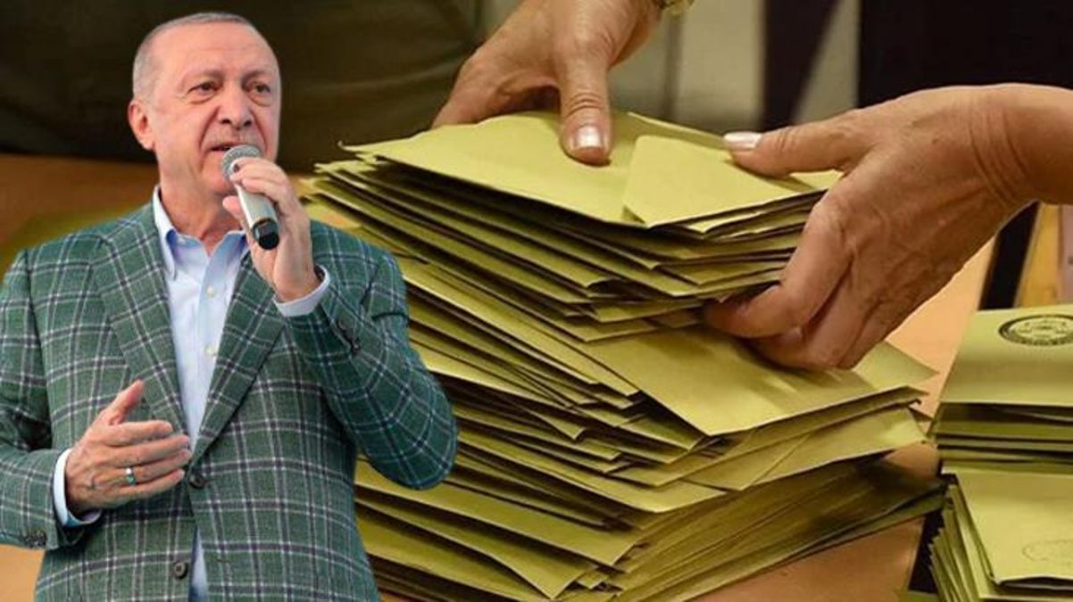 Cumhurbaşkanı Erdoğan masasındaki son anketin sonuçlarını paylaştı