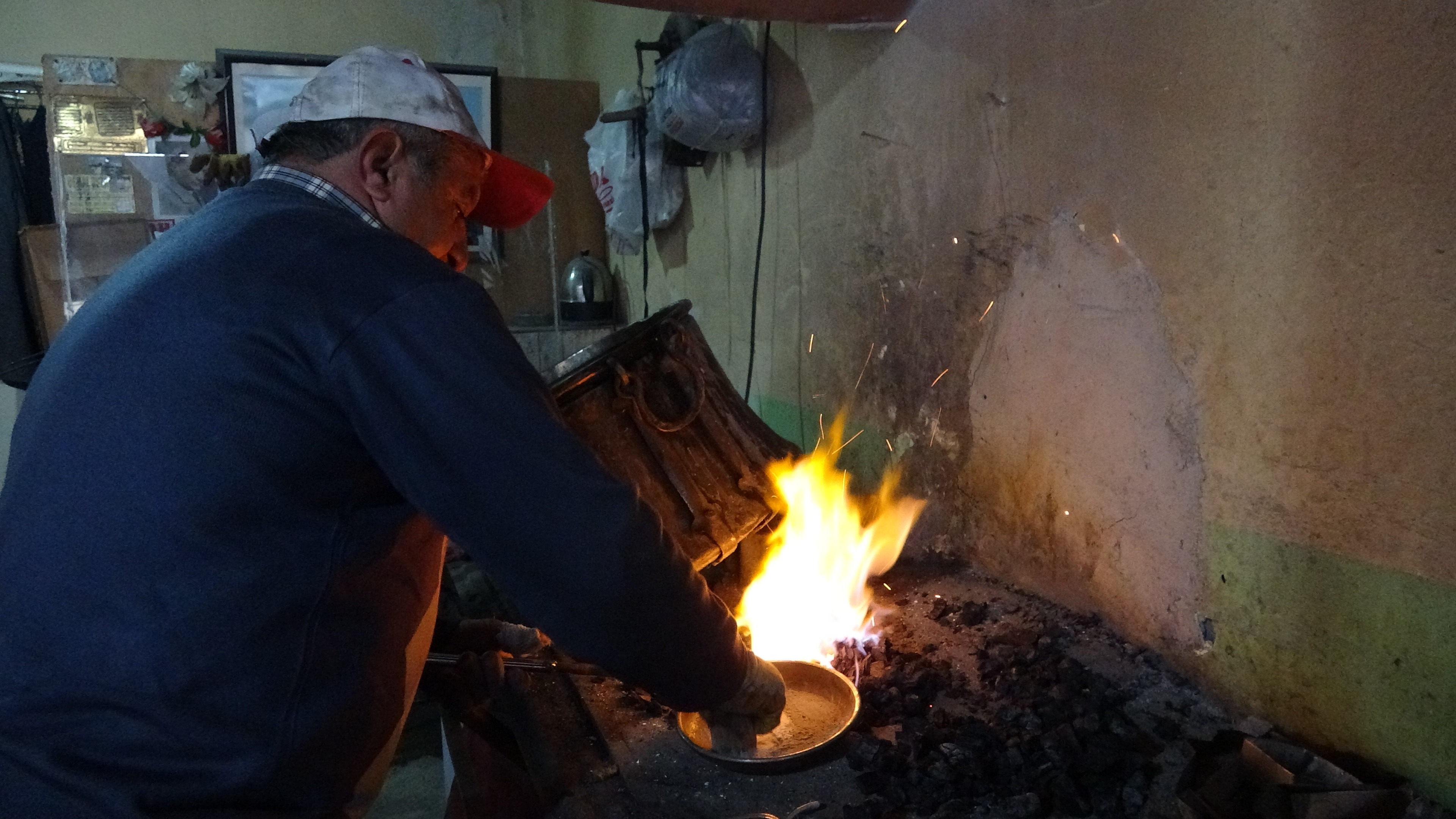 DEDEDEN KALMA MESLEĞİNE ÇIRAK BULAMIYOR
