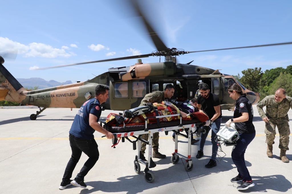Şırnak’ta kalp krizi geçiren vatandaş, askeri helikopterle hastaneye sevk edildi