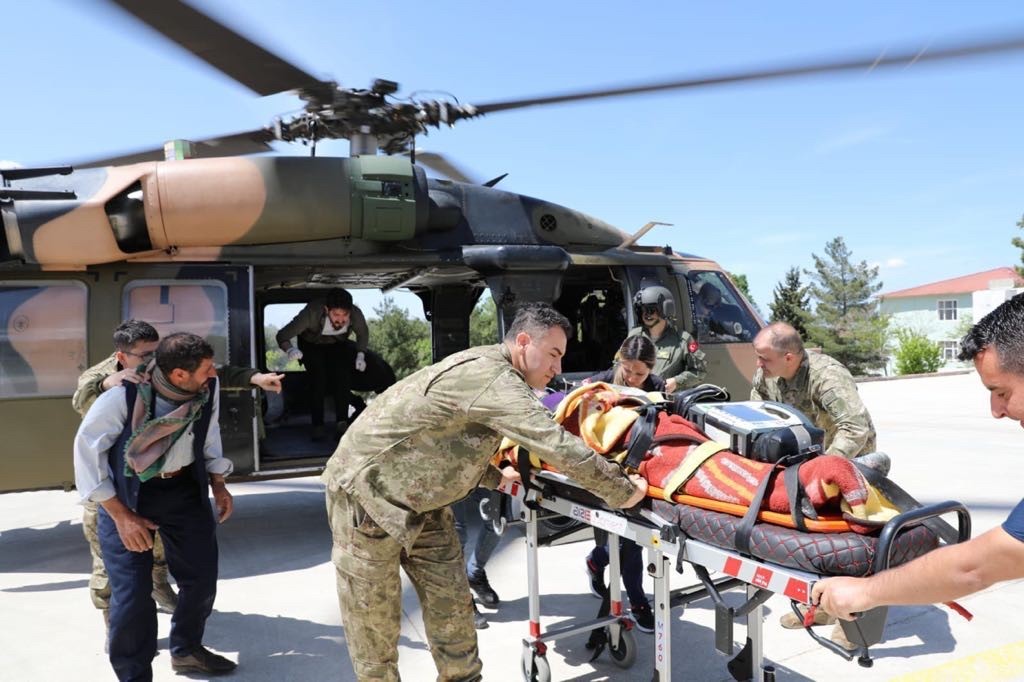 Şırnak’ta Kalp Krizi Geçiren Vatandaş Askeri Helikopterle Hastaneye Sevk Edildi