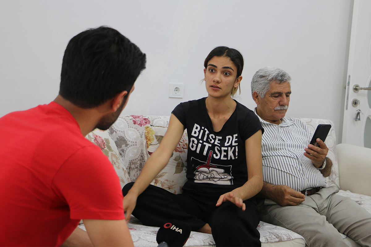 Diyarbakır'da Film Gibi Dolandırıcılık;  650 Bin Liralık Ziynet Eşya ve 78 Bin TL Dolandırıldılar