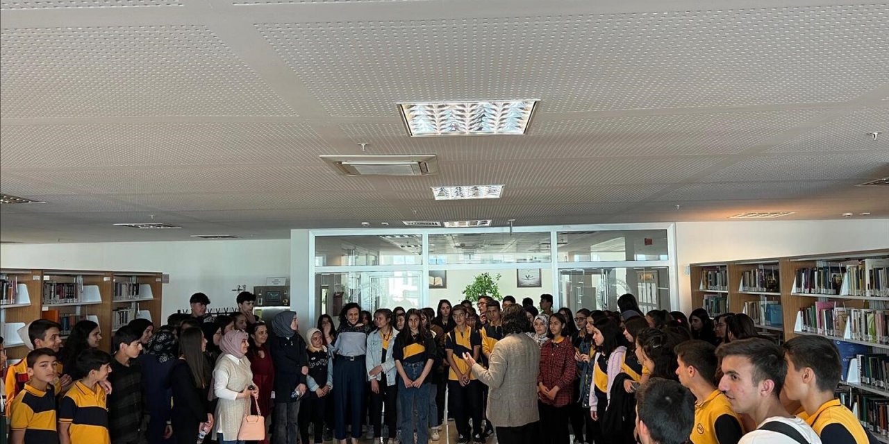 Lise Öğrencileri, Şırnak Üniversitesi Kütüphanesini Gezdi