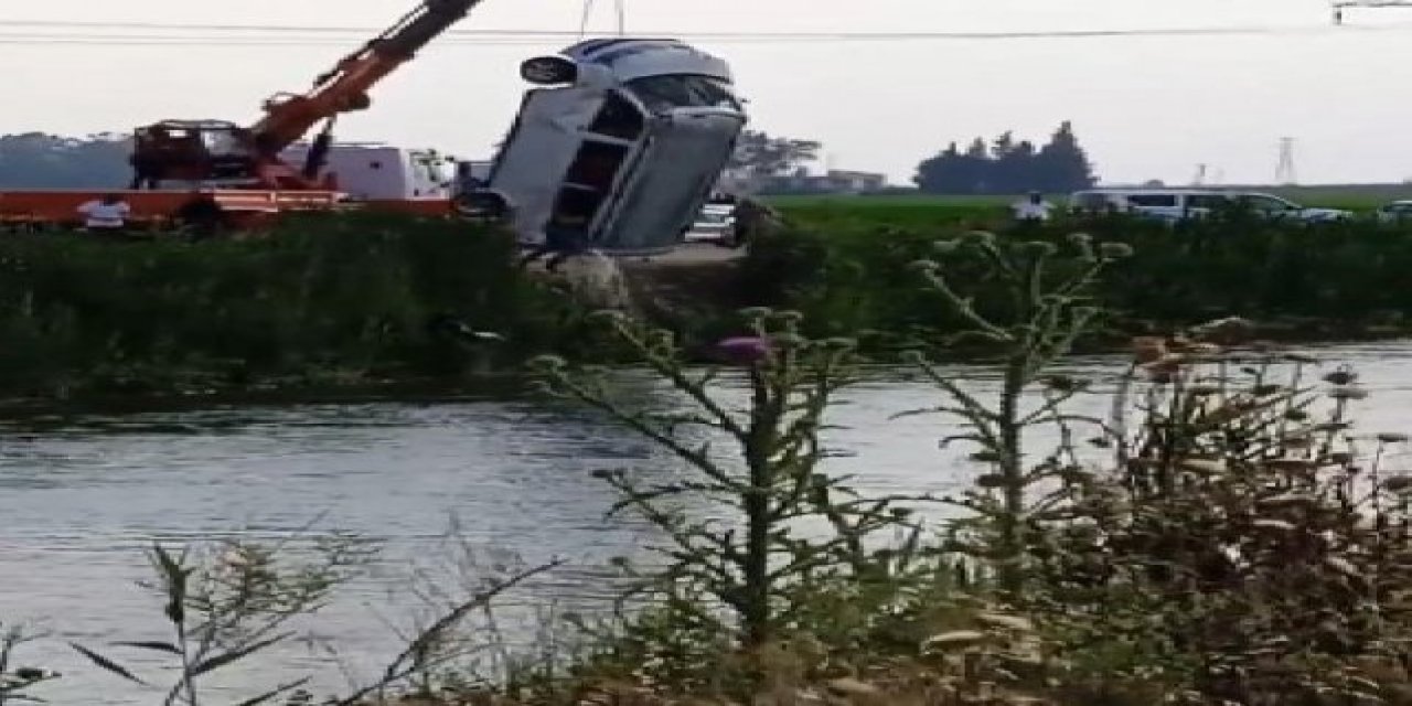 Sulama Kanalına Düşen Minibüsteki 3 Kişi Öldü