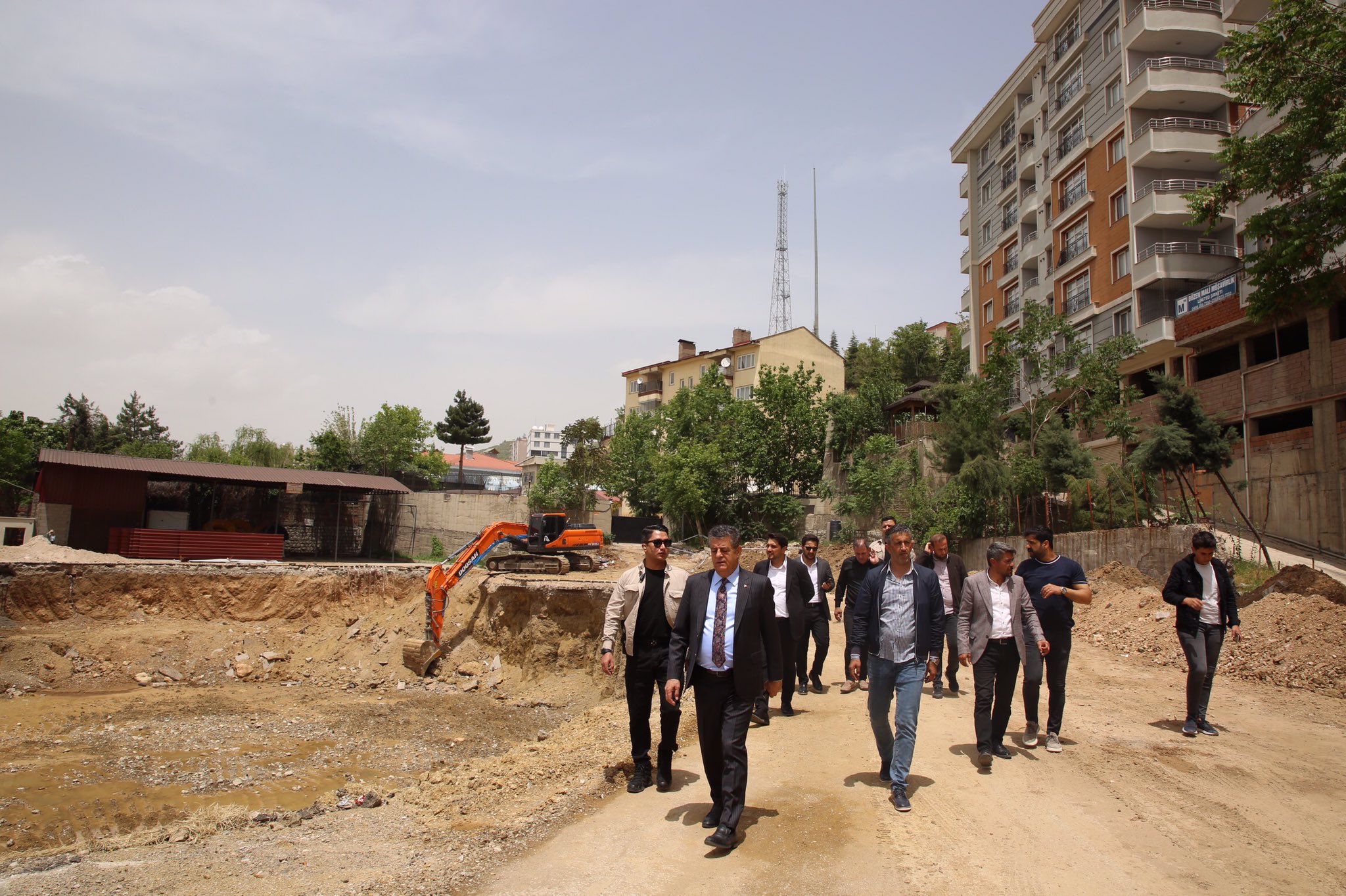 Belediye Başkanı Yarka, Şırnak'ta Yapımı Devam Eden Çalışmaları İncelemelerde Bulundu