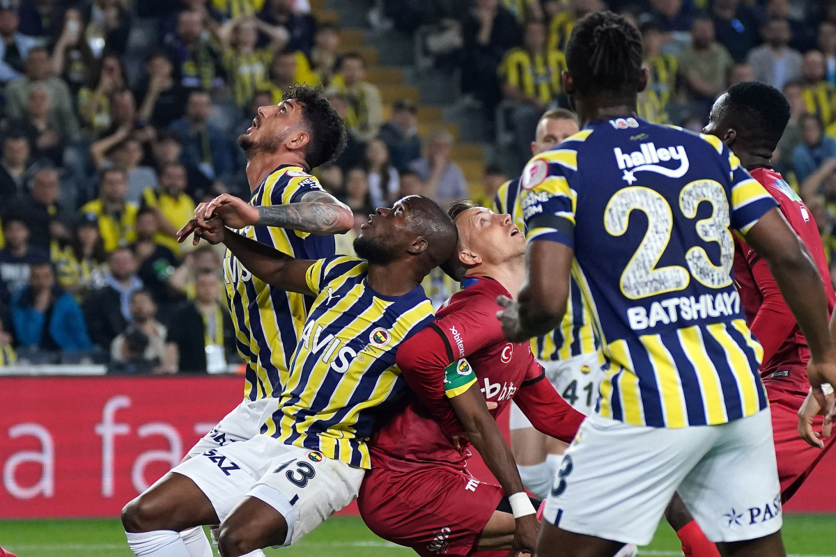 Fenerbahçe, Yıldız Oyuncu ile 4 Yıllık Sözleşme İmzaladı