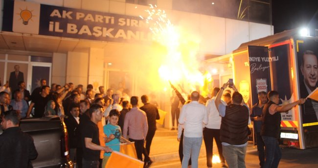 Şırnak'ta Seçim Kutlaması ve Konvoylu Gösteri