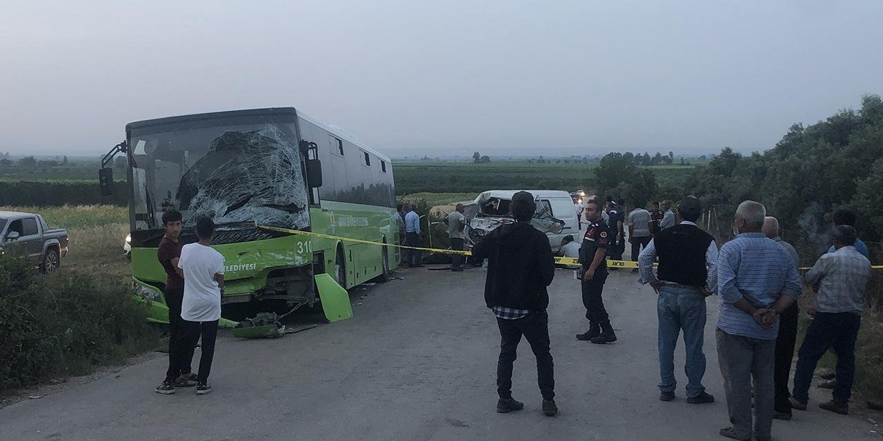 Belediye Otobüsü İle Minibüs Çarpıştı: 3 Ölü, 9 Yaralı