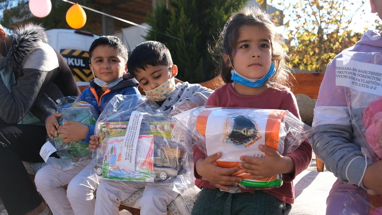 BAHÇEŞEHİR KOLEJİ ÖĞRENCİLERİ OYUNCAKLARINI ÖZEL ARKADAŞLARI İLE PAYLAŞTI.