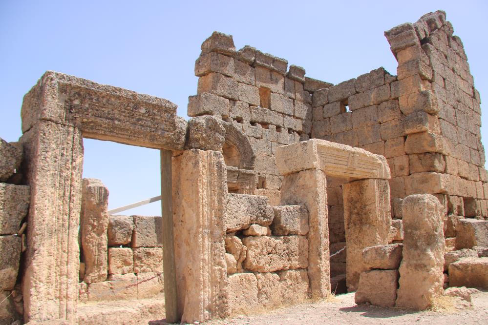 3 Bin Yıllık Zerzevan Kalesi'nin Altında Yeni Yapılar Keşfedildi