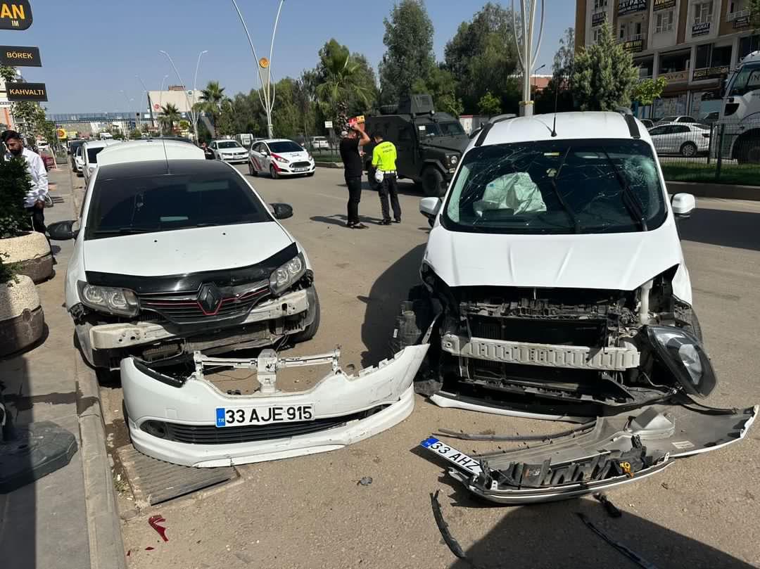 Şırnak'ta Hafif Ticari Araç Kız Çocuğuna Çarptı, Ağır Yaralandı