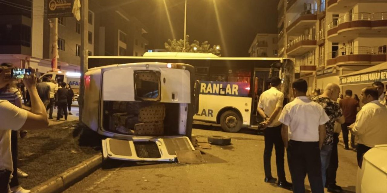 Minibüs İle Belediye Otobüsü Kaza Yaptı: Yaralılar Var