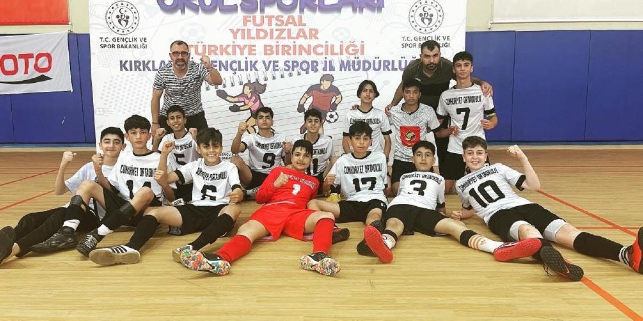 Türkiye Futsal Üçüncülüğü Diyarbakırlı Gençlerin