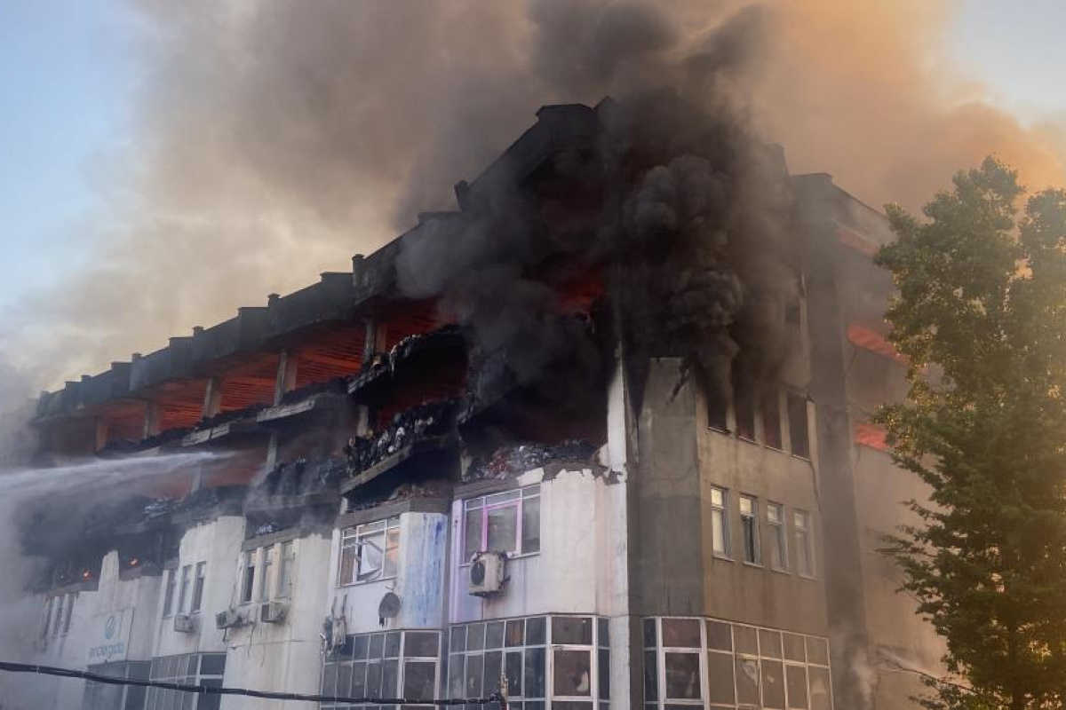 Organize Sanayi Bölgesi'nde Yangın Çıkan Bina Çöktü