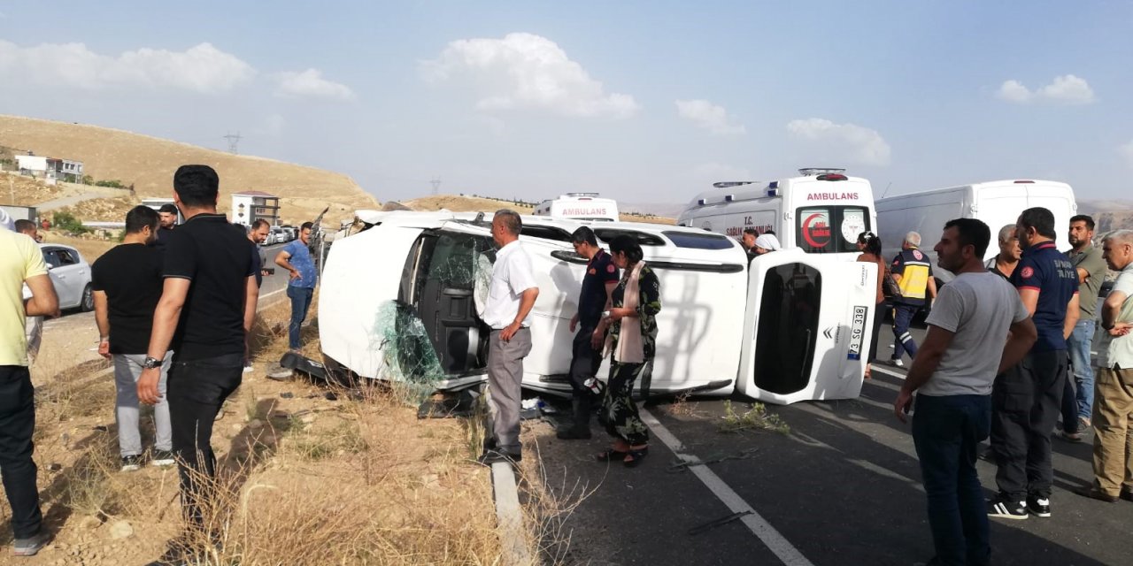 Hafif Ticari Araç Takla Attı: 6 Yaralı