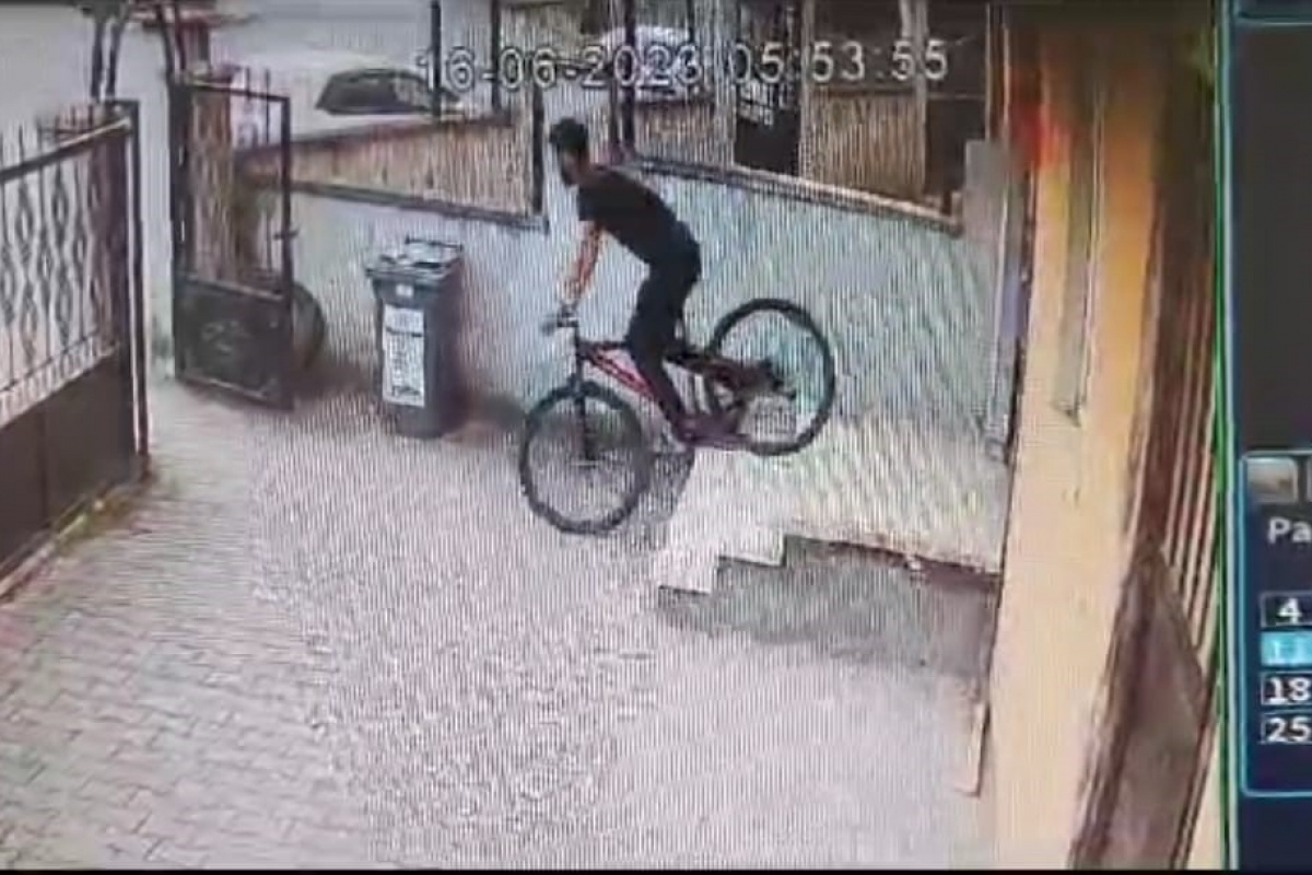 Evlerden Bisiklet Hırsızlığı Yapan Kişi Kameraya Yakalandı