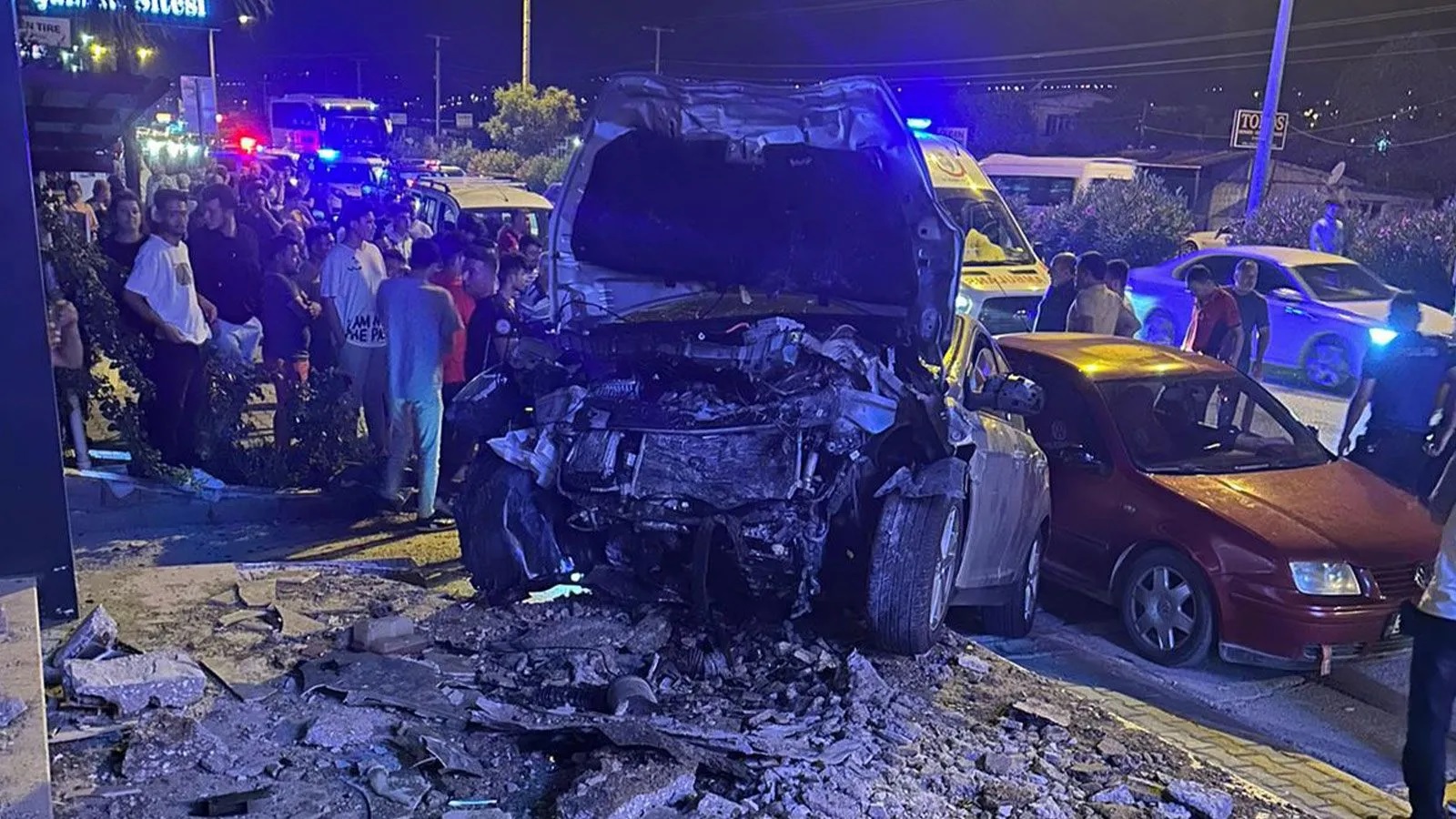 İki Otomobil Çarpıştı 2 Ölü 4 Yaralı, Kaza Anı Kamerada