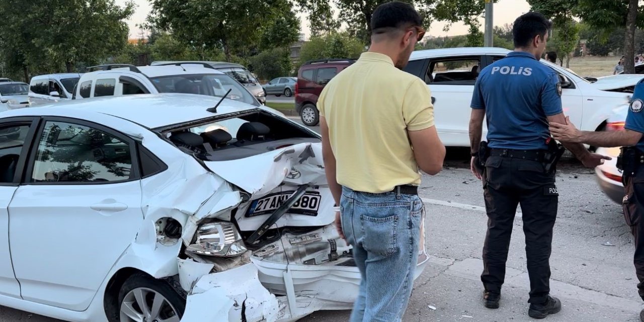 Zincirleme Trafik Kazası: 3’ü Çocuk 7 Yaralı